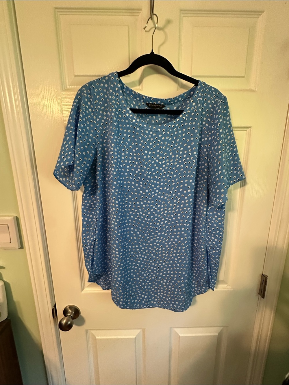 Banana Republic Light Blue Short-Sleeve Printed Blouse
